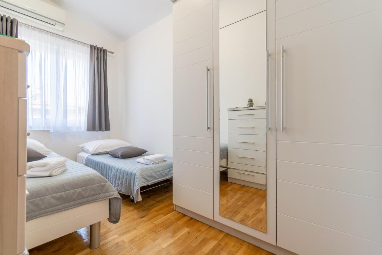 Apartment Iva With Sea View Μακάρσκα Εξωτερικό φωτογραφία